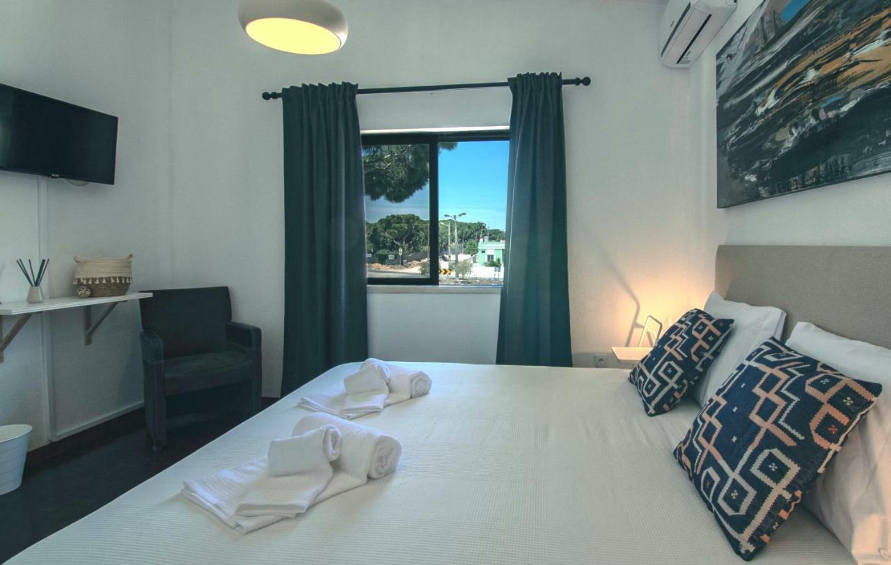 Pine House - Faro Airport, Beach And City Center Eksteriør billede
